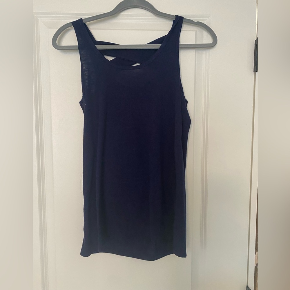 Small Navy tank with crisscross back detail